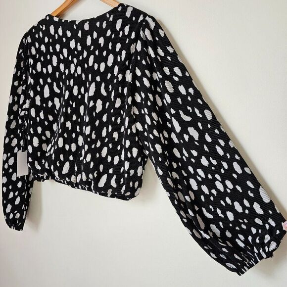 NWT ASTR BLACK WHITE DOTTED DEEP SURPLICE V NECK LONGSLEEVES TOP SIZE M - Picture 5 of 15